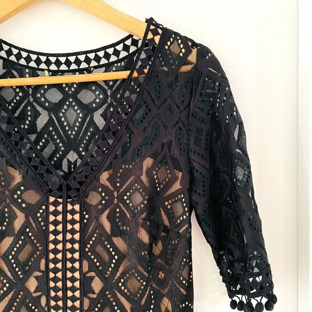 Gianni Bini Women's Size S Black Tan Geometric V-Neck Pom Pom Fringe Side Zip - Picture 2 of 10